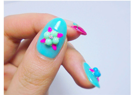 南寧美甲學(xué)校分享：蒂芙尼藍(lán)+玫紅色