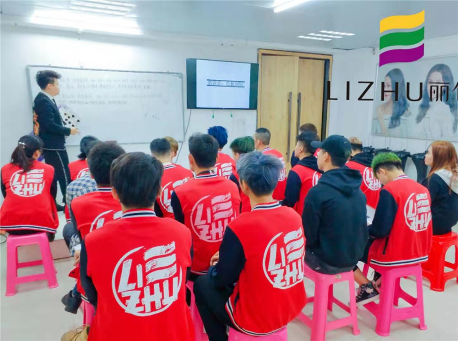 南寧麗竹美發(fā)課堂：當(dāng)你們享受的時(shí)候，別人在奔跑