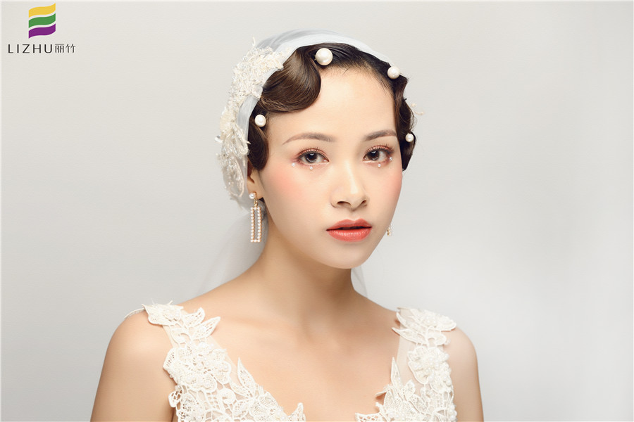 手推波紋復(fù)古新娘造型教程，南寧化妝學(xué)員是這么打造的