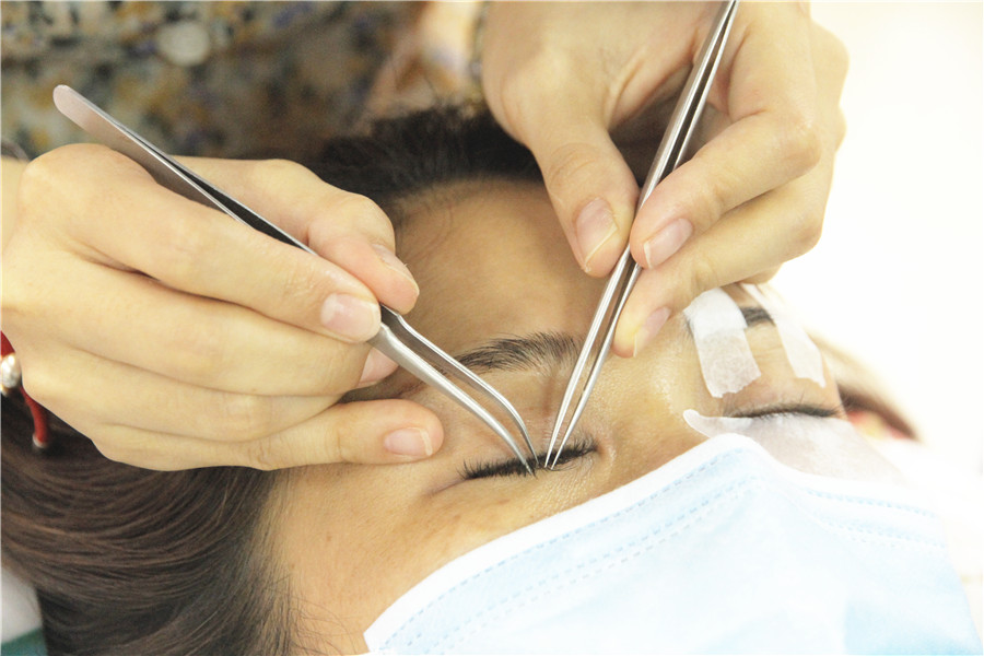 南寧美睫學校：睫毛彎彎，眼睛眨啊眨