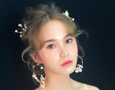 南寧化妝課堂：無(wú)痕氣質(zhì)妝容，無(wú)妝勝有妝