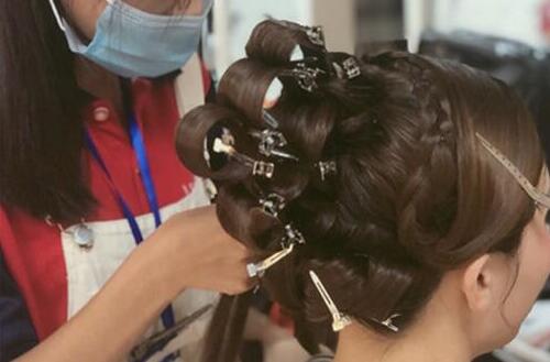 化妝課堂：基礎打牢，王冠不掉