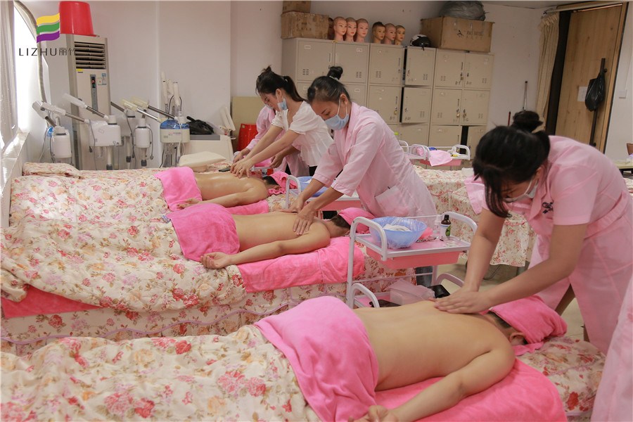 廣西美容學(xué)校：我們的美容很靠譜