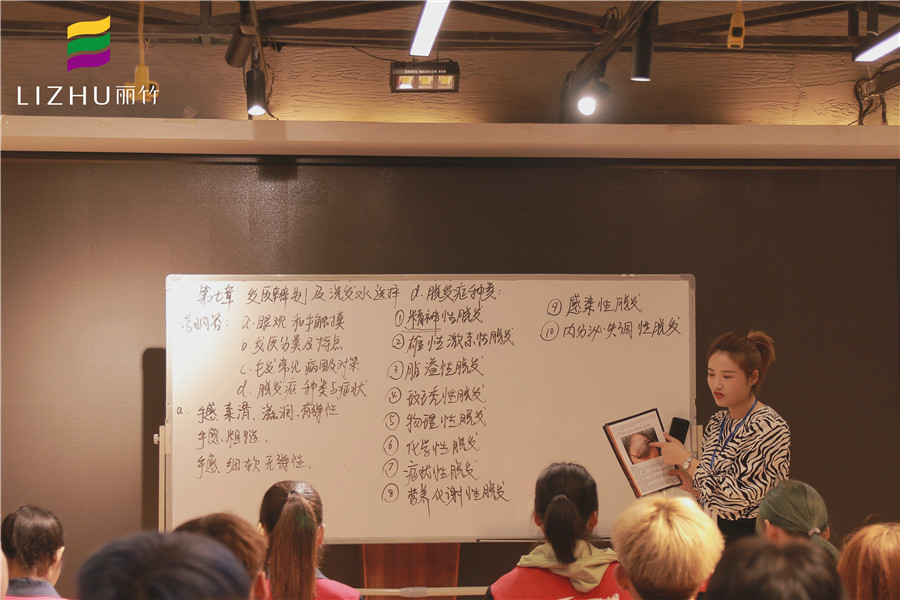 美發(fā)理論：發(fā)質(zhì)辨別及洗發(fā)水選擇