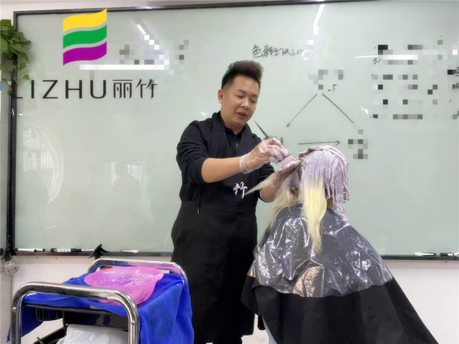 祝麗竹美發(fā)魔幻色彩課程圓滿結束