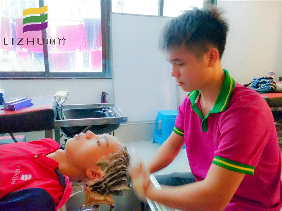 美發(fā)學員心得：老師，我們沒有忘