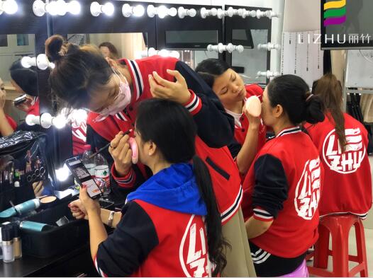 化妝培訓(xùn)：學(xué)化妝的火熊熊燃起