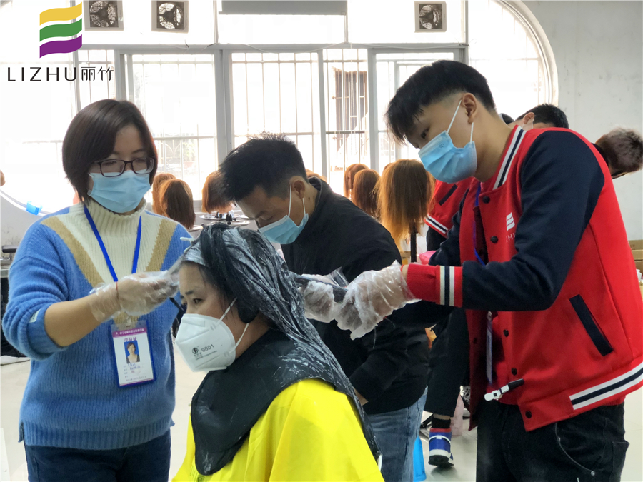 南寧美發(fā)培訓(xùn)：染發(fā)“鎖色”技巧