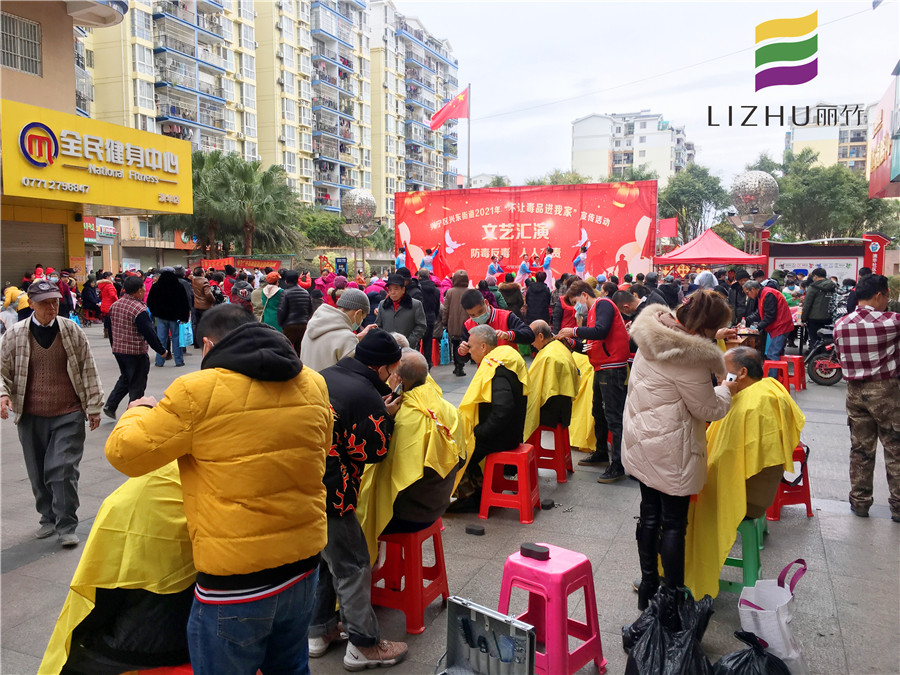 中共麗竹志愿理發(fā)隊(duì)來到澳華花園