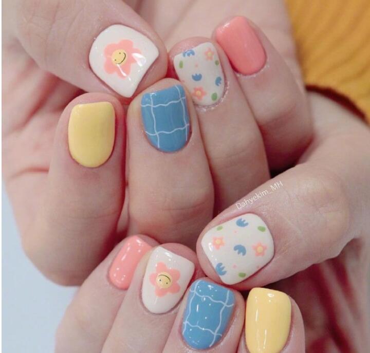 南寧美甲學(xué)校排行：韓系少女氣息美甲