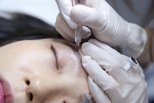 南寧紋繡學(xué)校：紋眉顏色搭配法則