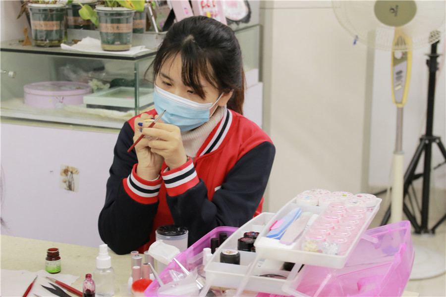 南寧美甲師培訓(xùn)學(xué)什么？歡迎進(jìn)班試聽美甲課程