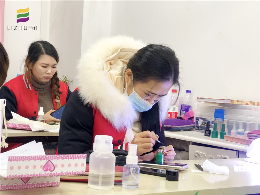 廣西美甲培訓(xùn)哪家好？看看美甲學(xué)員畢業(yè)感言