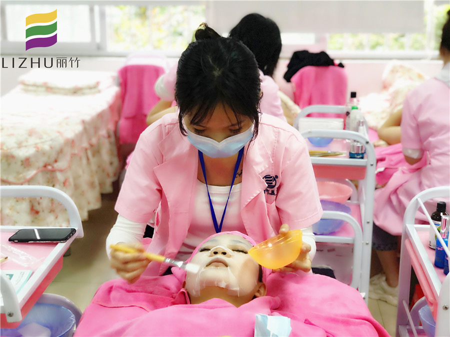 關(guān)注春季補(bǔ)水戰(zhàn)，看看南寧美容哪家教學(xué)好