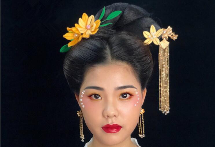 南寧化妝培訓(xùn)學(xué)校作品：古代女子妝容造型