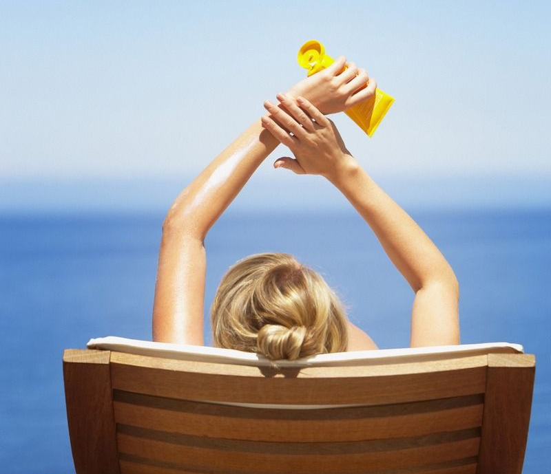 先涂防曬還是隔離？廣西彩妝培訓(xùn)學(xué)校來解答