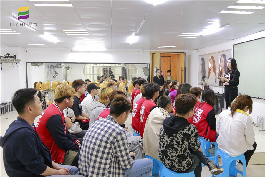 來(lái)廣西南寧美發(fā)學(xué)校學(xué)技能，就業(yè)有保障