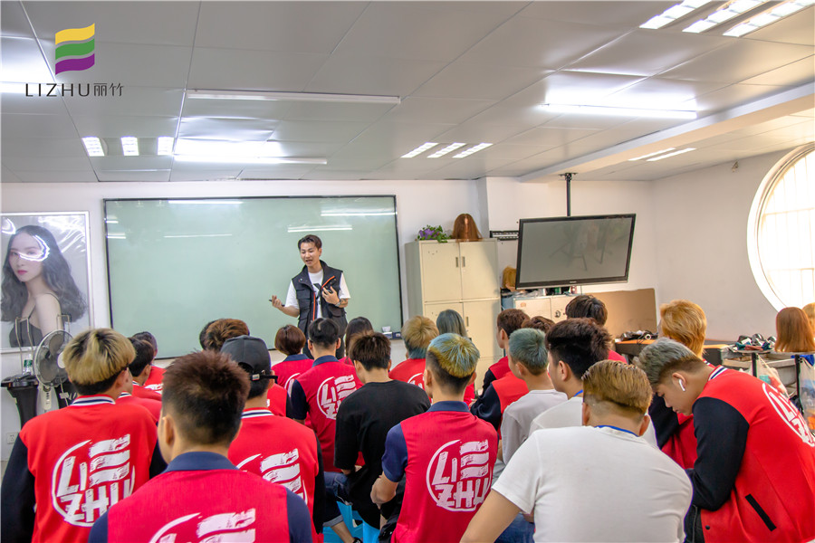 南寧學(xué)美發(fā)好就業(yè)嗎？來(lái)麗竹學(xué)校看看就知道了