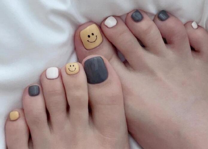 這組夏天美甲，快來(lái)和廣西美甲培訓(xùn)學(xué)校學(xué)起來(lái)