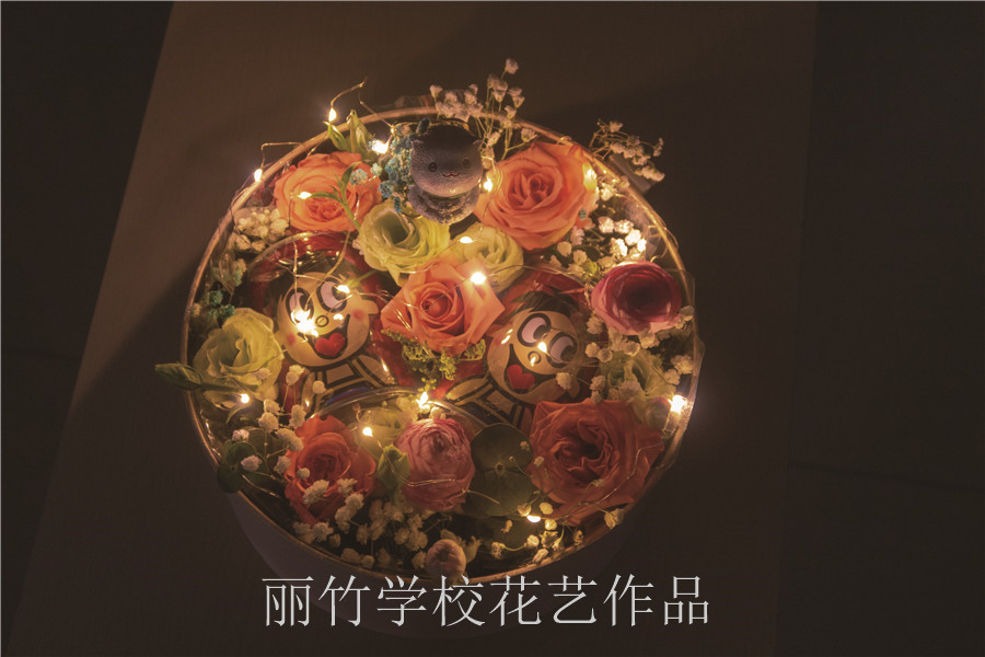 東西插花教程對比，南寧花藝學(xué)習(xí)為你剖析