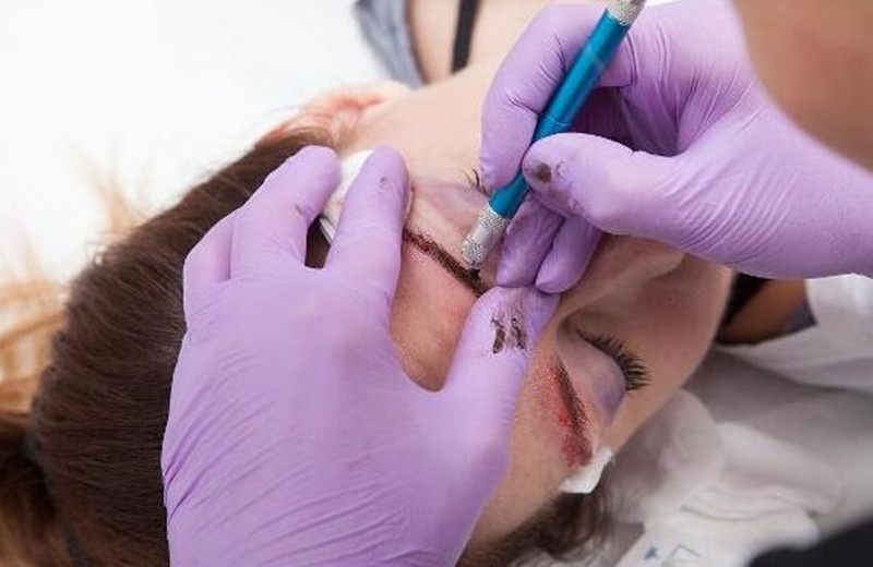 紋眉后為什么要涂修復液，廣西紋繡學校告你答案