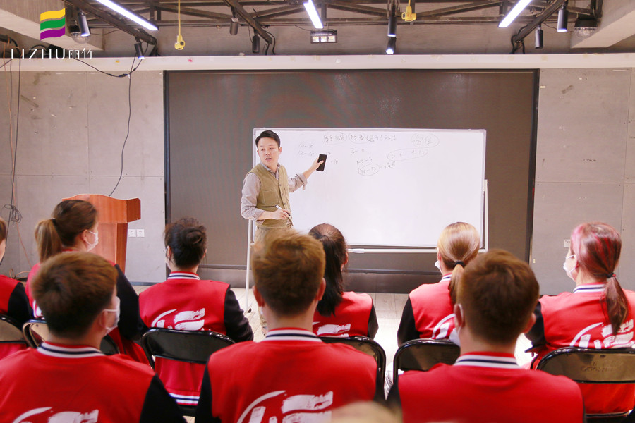 乾健·形象設(shè)計(jì)沙龍招人啦！廣西美發(fā)學(xué)校為你解決就業(yè)之憂