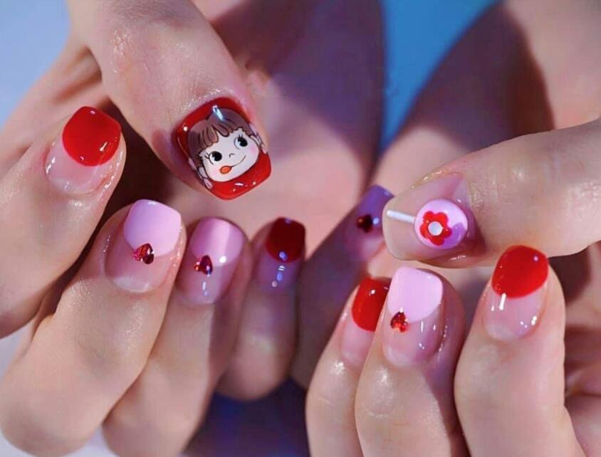 想要美甲鑲鉆貼的牢？跟著南寧專業(yè)美甲學(xué)校學(xué)就對(duì)了