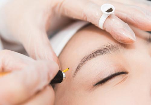 廣西紋繡學校全員討論：紋繡過后為什么會掉色？