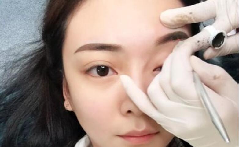 廣西紋繡培訓：紋眉可以保持多長時間？