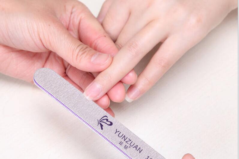 做美甲為什么要打磨？南寧美甲學(xué)校幫你揭秘