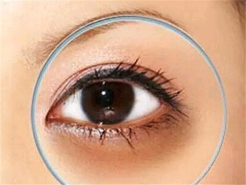 堪比PS的遮瑕教程，南寧學(xué)化妝的學(xué)校幫你找到了