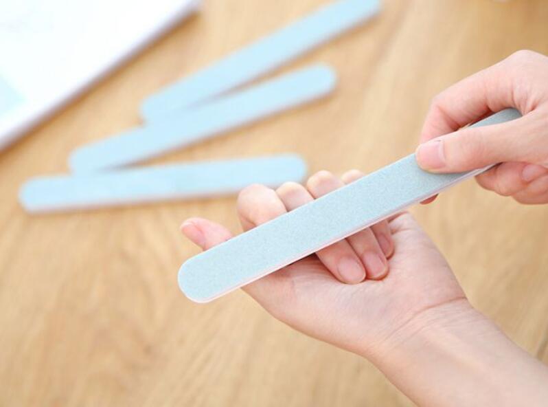 指甲又薄又軟的原因是什么？廣西美甲課程里有講