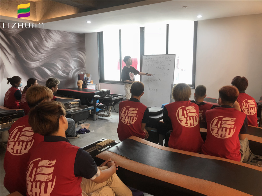 找工作？來(lái)廣西南寧美發(fā)學(xué)校就業(yè)宣講會(huì)看看