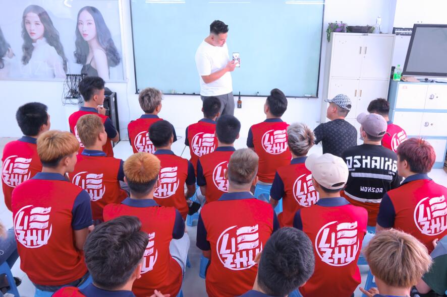 南寧學(xué)美發(fā)有前途嗎？選對美發(fā)培訓(xùn)學(xué)校很重要