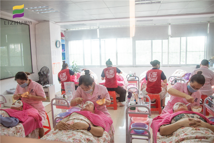 想知道美容如何拓客？快來(lái)廣西美容課堂看看