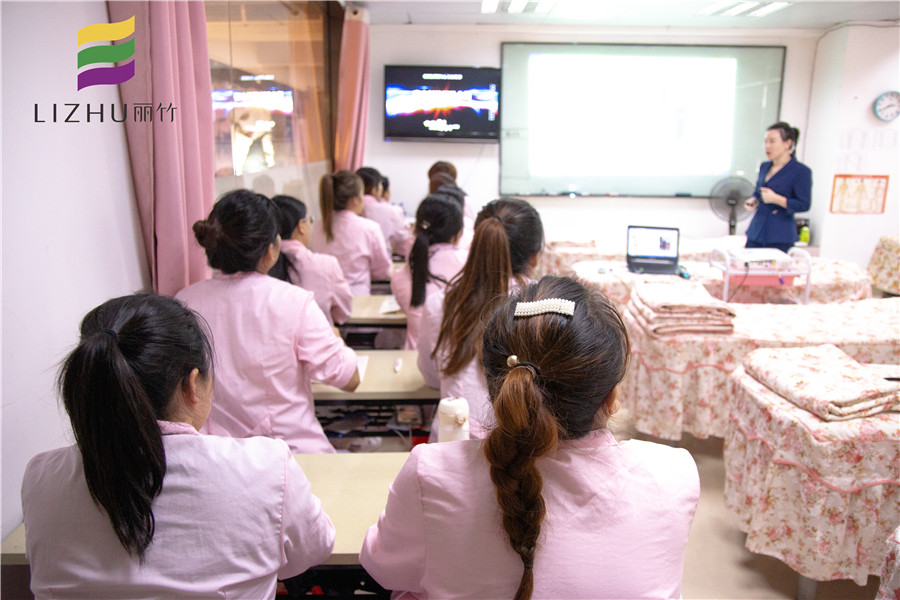 南寧學(xué)美容有前途嗎？來麗竹學(xué)校就業(yè)宣講會啊