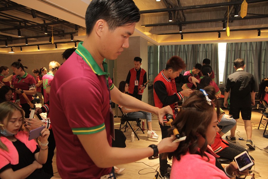 超適合圓臉、方臉的發(fā)型！