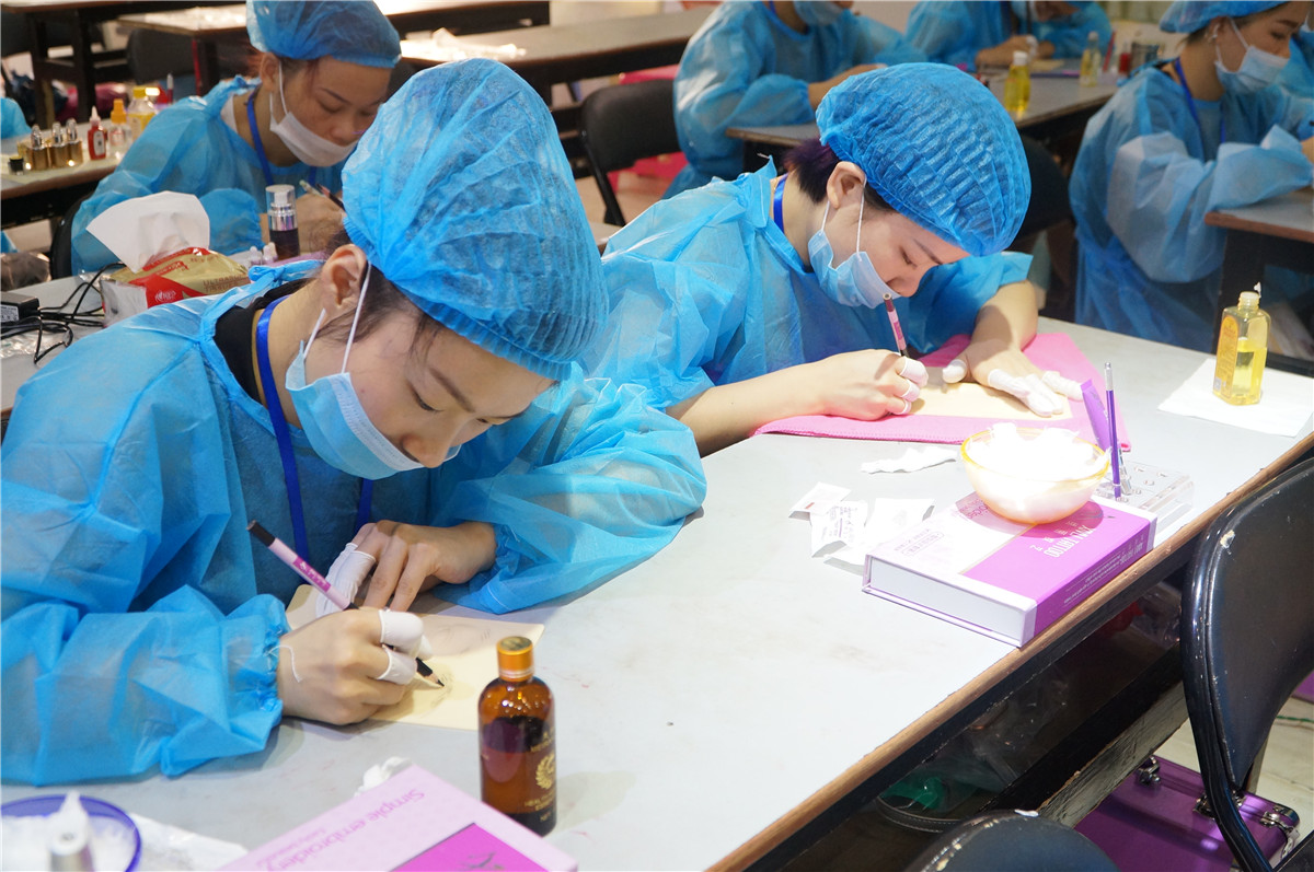 紋眉師是怎么養(yǎng)成的？南寧紋眉培訓(xùn)學(xué)校告訴你