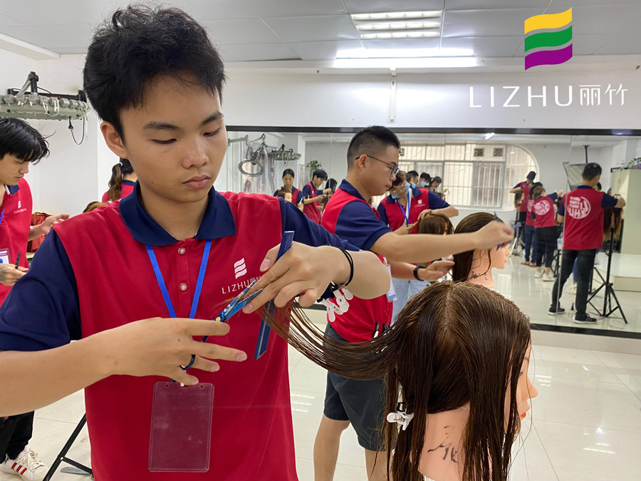 哪些人群需要打薄頭發(fā)？南寧學美發(fā)的學校為你解答