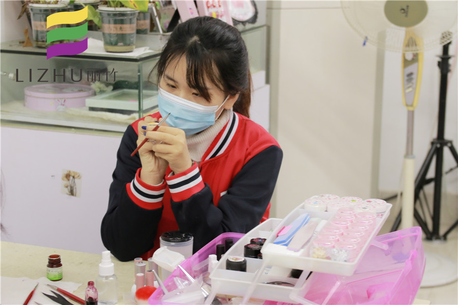 南寧美甲學校學子感言：因為專業(yè)，所以我又“加報”了