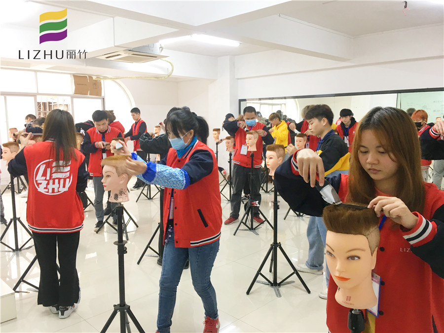 剪平頭的流程？南寧美發(fā)培訓(xùn)機(jī)構(gòu)總結(jié)好了