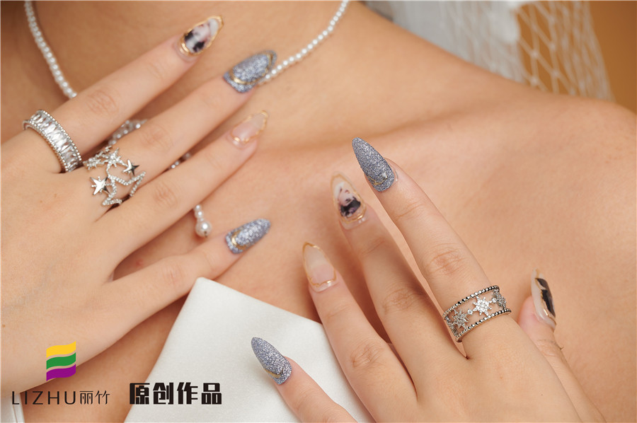 貼甲片能維持多久？廣西美甲基礎(chǔ)學(xué)校告訴你