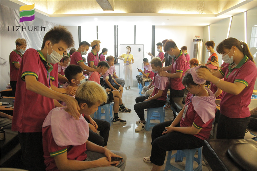 美發(fā)洗護(hù)按摩手法，廣西美發(fā)排行準(zhǔn)備好了