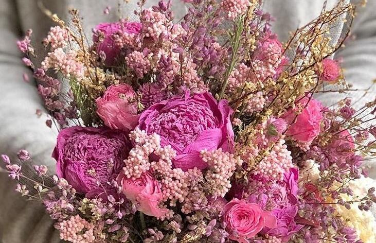 想知道干花怎么制作？來廣西插花培訓(xùn)班學(xué)習(xí)吧