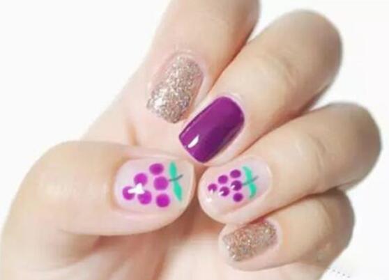 葡萄美甲怎么畫(huà)？廣西美甲培訓(xùn)教你