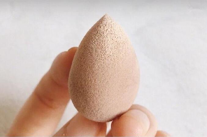 廣西化妝培訓(xùn)機構(gòu)教你美妝蛋化妝技巧