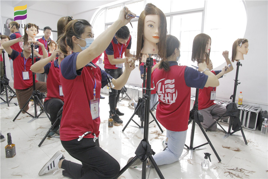 你的頭發(fā)適合打薄嗎？南寧美發(fā)培訓機構教你判斷