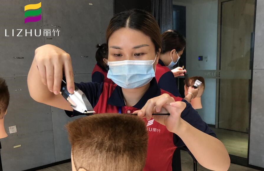 理發(fā)器的使用方法，南寧正規(guī)美發(fā)學習教你