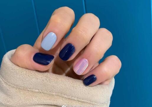 藍(lán)黑系秋冬美甲，南寧美甲培訓(xùn)班教你畫(huà)