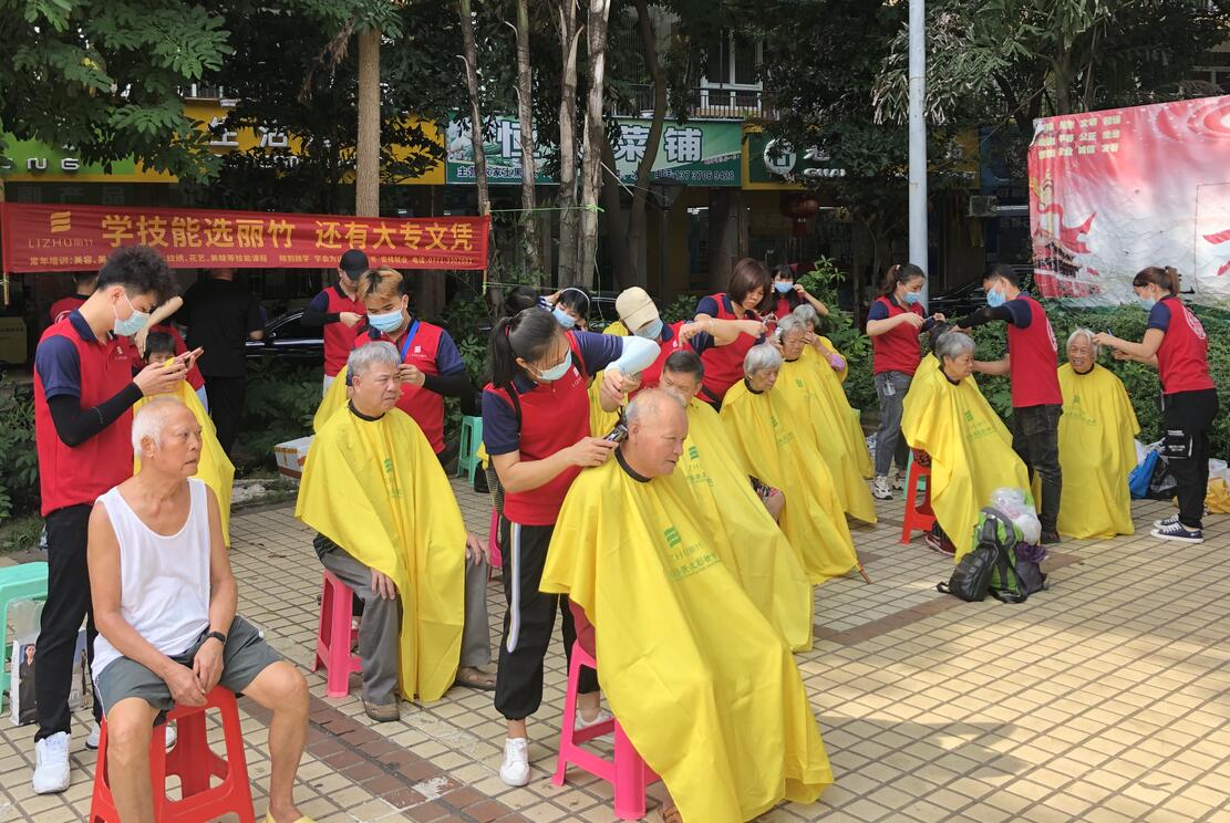 廣西學(xué)美發(fā)的學(xué)校哪家實(shí)踐多？麗竹提供免費(fèi)理發(fā)活動(dòng)